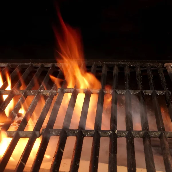 Empty Flaming Bbq Charcoal Grill Closeup Hot Barbeque Grill Ready — Stock Photo, Image