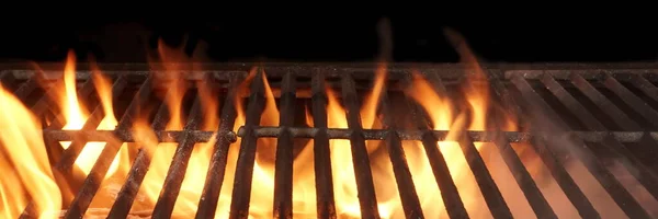 Barbecue Grill Isolé Sur Fond Noir Barbecue Flaming Charcoal Grill — Photo