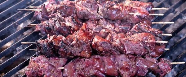 Máj Shish Kebab Grillezés Grillezés Grillezett Máj Kebab Bambuszrúdon Csirkemáj — Stock Fotó