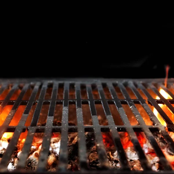 Barbecue Fiammeggiante Vuoto Griglia Carbone Primo Piano Griglia Barbecue Caldo — Foto Stock
