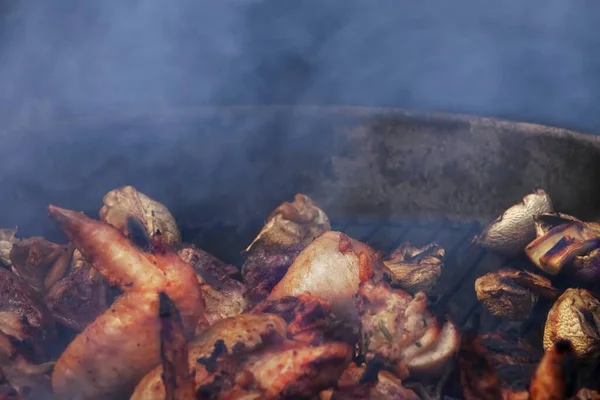 Смешанное Мясо Горячем Барбекю Пряный Цыпленок Говядина Грибная Кухня Гриле — стоковое фото