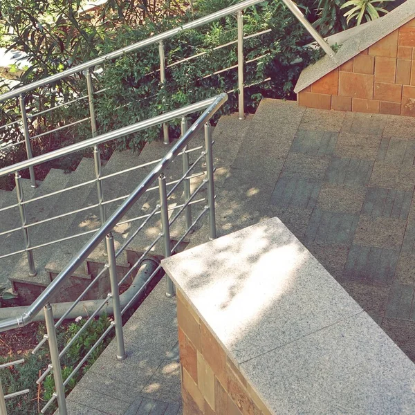 Escalier Angle Escalier Marbre Extérieur Avec Balustrade Métal Escalier Classique — Photo