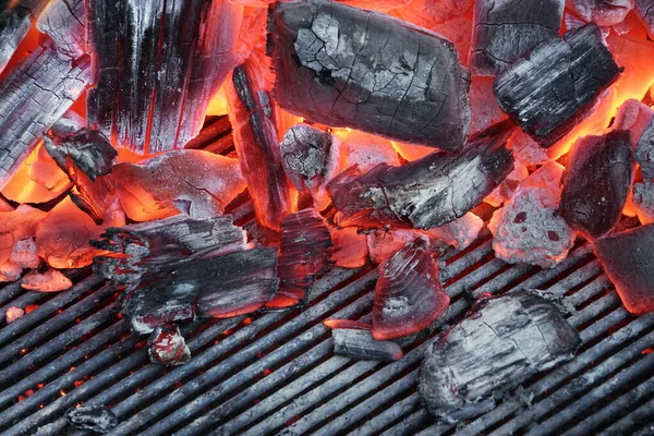 Pit Grill Kettle Płonącym Węglem Drzewnym Widok Góry Grill Hot — Zdjęcie stockowe