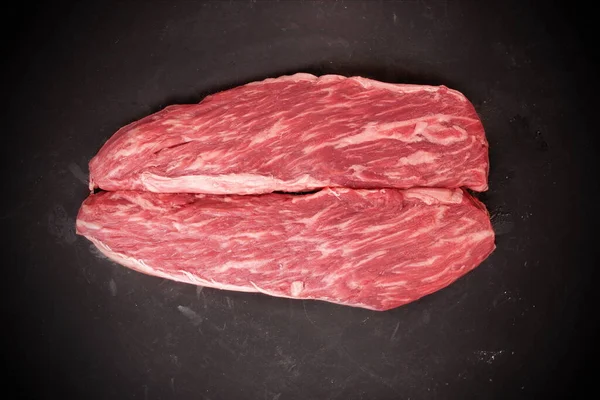 Роу Стейкс Sirloin Beef Steaks Overhead View Багато Raw Striploin — стокове фото