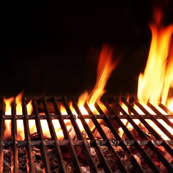 Barbecue Fiammeggiante Vuoto Griglia Carbone Primo Piano Griglia Barbecue Caldo — Foto Stock