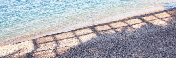 Grus Sea Beach Med Skuggade Mönster Brett Bakgrundskonsistens Ovanifrån Royaltyfria Stockbilder