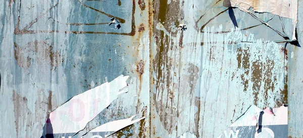 芸術的なアーバンストリートの背景には ラップ付きのグランジーウォール トーンと皮のポスターがあります 古い壁に刻まれた広告 昔のビルボード ウィズ トーン ポスター ヴィンテージワイド背景とテクスチャ — ストック写真