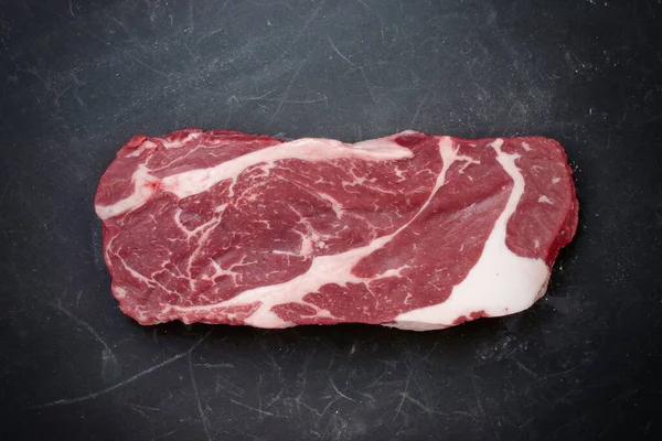 Råbiff Sirloin Raw Nötkött Biff Overhead View Single Raw Striploin — Stockfoto