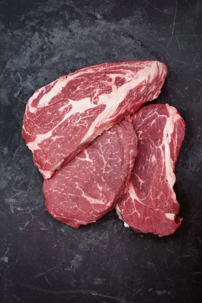 Obehandlade Biffar Sirloin Nötkött Biffar Overhead View Många Råa Striploin — Stockfoto