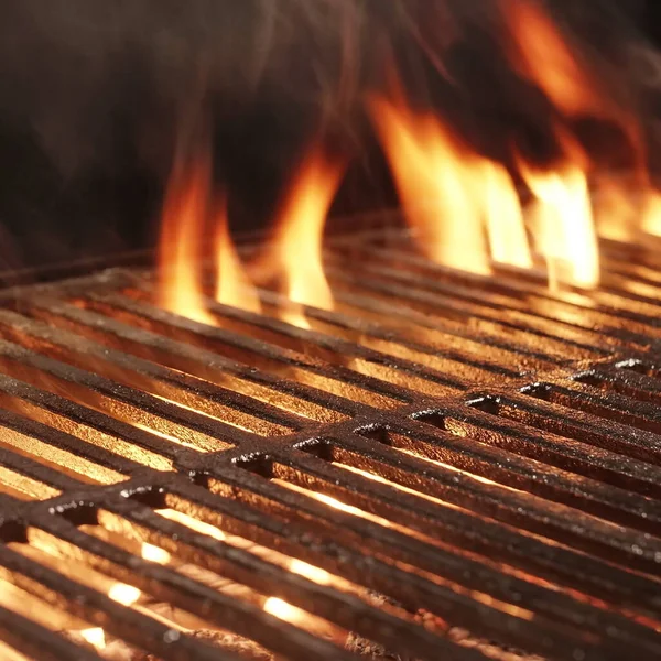 Grill Carvão Churrasco Flamejante Vazio Fechar Grelha Churrasco Quente Pronto — Fotografia de Stock