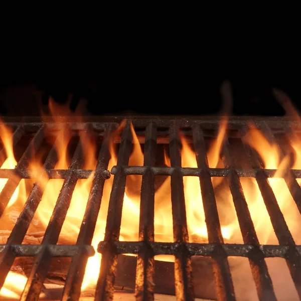 Barbecue Fiammeggiante Vuoto Griglia Carbone Primo Piano Griglia Barbecue Caldo — Foto Stock