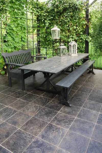 Ontworpen Houten Paviljoen Tuin Met Pergola Eettafel Familie Outdoor Dining Stockafbeelding