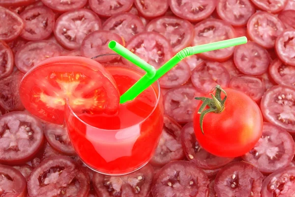 Tomatsaft i glas, tomat, tomat skiva — Stockfoto
