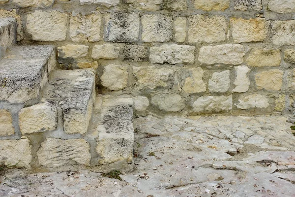 Stare biały kamienne schody, ściany i podłogi — Zdjęcie stockowe