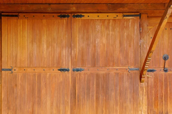 Старые деревянные ворота — стоковое фото
