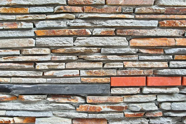 Mur carrelé moderne de pierre mélangée naturelle — Photo