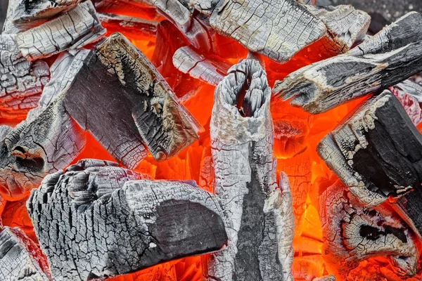 Carbón vegetal brillante —  Fotos de Stock