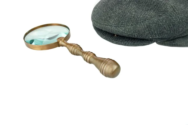 Detektiv teplou čepici a Vintage zvětšovací sklo — Stock fotografie