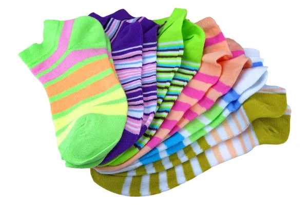 Pila de muchos pares coloridos calcetines a rayas aislados en blanco —  Fotos de Stock