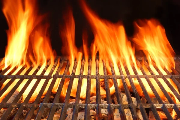 Grill quente vazio do carvão do churrasco do fogo da chama com carvão brilhante — Fotografia de Stock