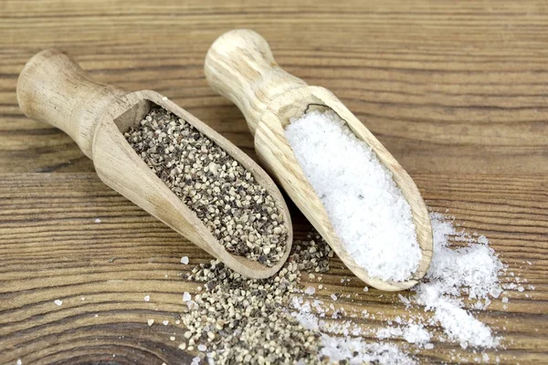 Small Scoops or Spoons With Fragrant Pepper And Iodized Salt — Stock Photo, Image