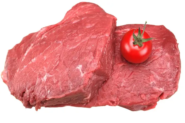 흰색 배경에 고립 된 2 개의 신선한 쇠고기 스테이크 — 스톡 사진