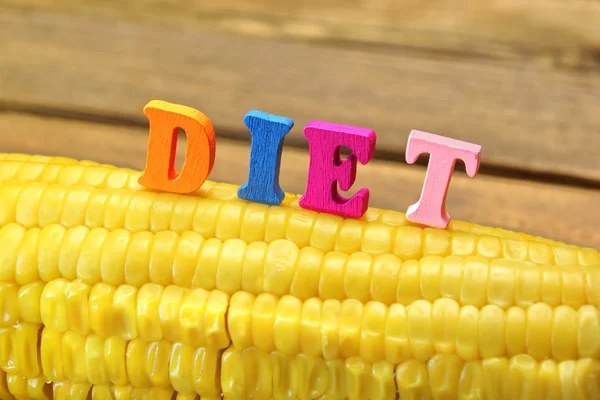 Wooden Sign Diet On Fresh Sweet Corn Close-up — Stok Foto