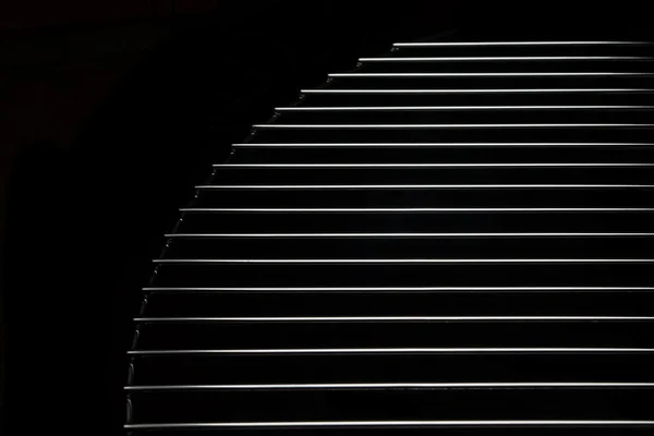 Crome Edelstahl Eisengitter schwarz und weiß Hintergrund — Stockfoto