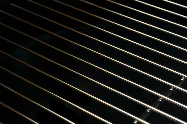 Krom paslanmaz çelik demir ızgara siyah ve beyaz arka plan — Stok fotoğraf
