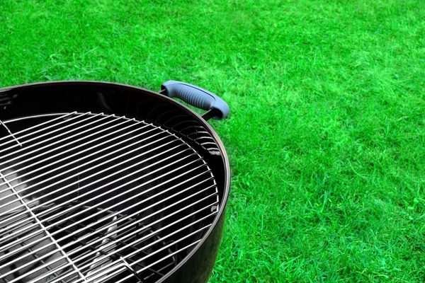 Pusty nowy czysty Bbq Grill zbliżenie — Zdjęcie stockowe