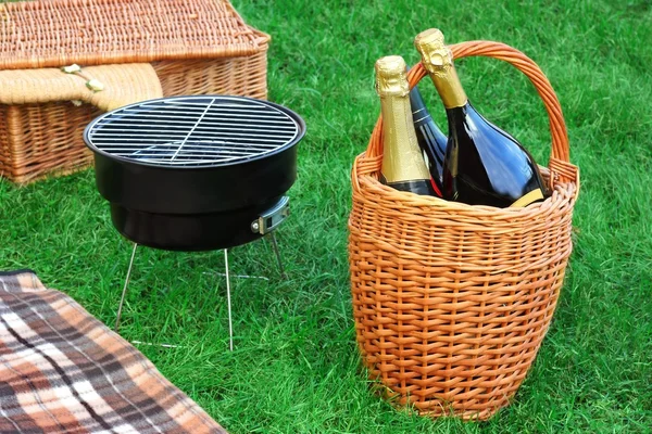 Romanic Weekend Picnic With BBQ Grill And Champagne Concept — Stock Photo, Image