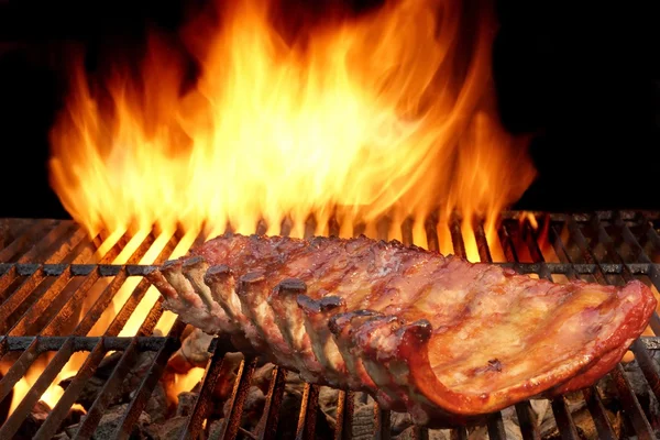 Grilled Ribs And Flaming Hot Grill On The Background. — Stock Photo, Image
