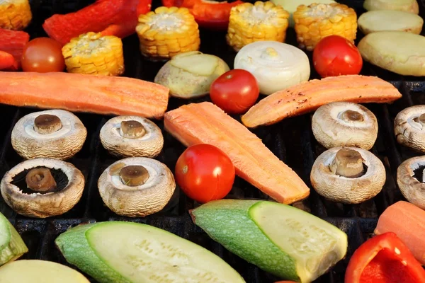 Different Vegetables Mix On The Hot BBQ Grill Background — Stock Photo, Image