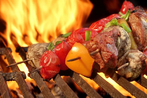 Barbecue Beef Kababs On The Hot Grill Close-up — Stock Photo, Image