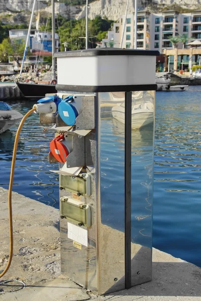 Landstromversorgung Gerät für Boote Stromversorgung — Stockfoto