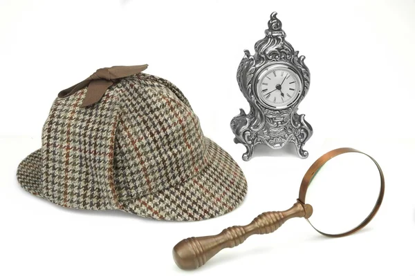 Sherlock Holmes Deerstalker Cap, Vintage Magnifying Glass And Ol — Stock Photo, Image