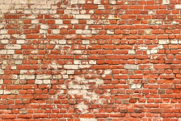 빨간 백색 벽돌 및 손상 된 석고에서 깨진된 오래 된 Bricklaying — 스톡 사진