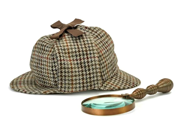 Sherlock Holmes Deerstalker kap ve Vintage Büyüteç ISO — Stok fotoğraf