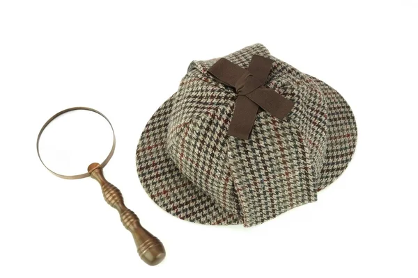Sherlock Holmes Deerstalker Cap i Iso rocznika szkła powiększającego — Zdjęcie stockowe