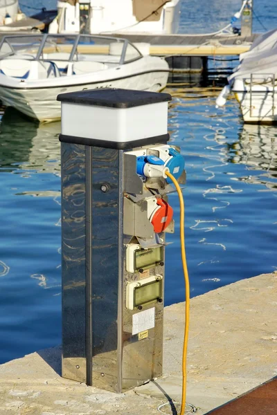 Shore baserad El leverans apparat för båtar strömförsörjning — Stockfoto