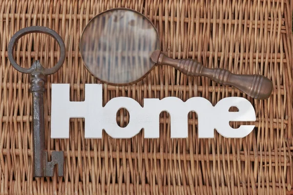 Wood Sign Home, Old Key, Vintage Magnifier On Wicker Background — Φωτογραφία Αρχείου