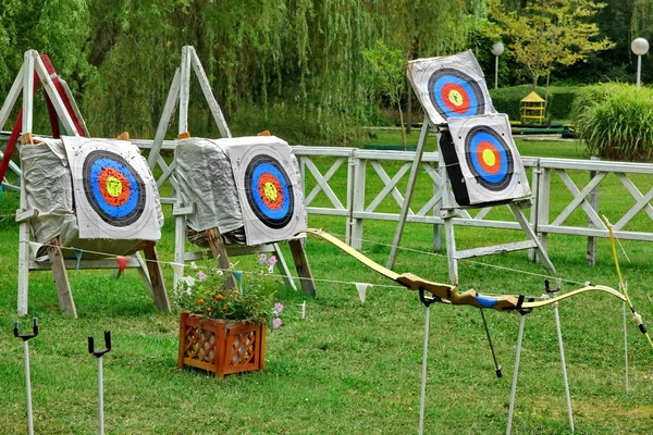 Objetivos de tiro con arco en el campo de tiro —  Fotos de Stock