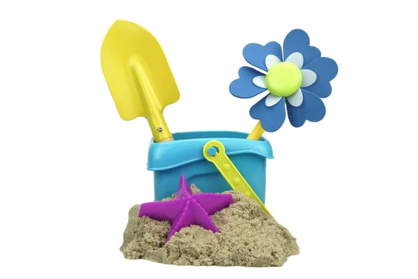 Кінетичний пісок з дитячими іграшками для дитячої творчості гри — стокове фото