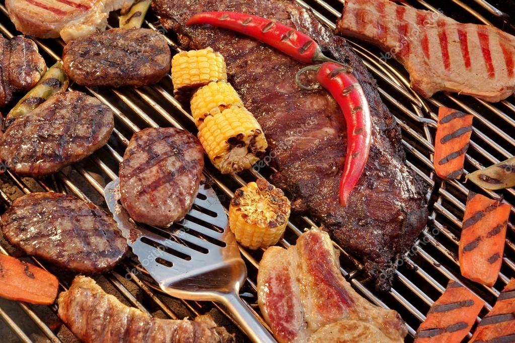 Assorted Grilled Meat With Vegetable On The Hot BBQ Grill — Stock