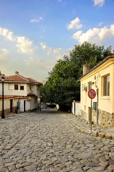 Plovdiv, Bulgarien. Udsigt på den gamle bydel Walk Street - Stock-foto