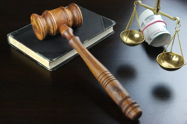 Judges Gavel,  Scale, Old Book And  Russian Cash On Table — Stock Photo, Image