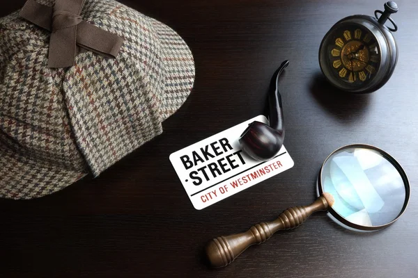 Sherlock Deerstalker Chapéu, Relógio, Lupa E Tubo De Fumar Em — Fotografia de Stock