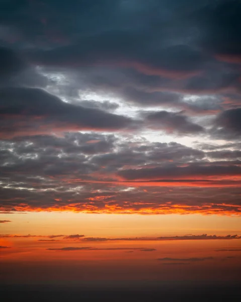 Gradiente Nuvens Azuis Laranja Durante Pôr Sol Surpreendente — Fotografia de Stock