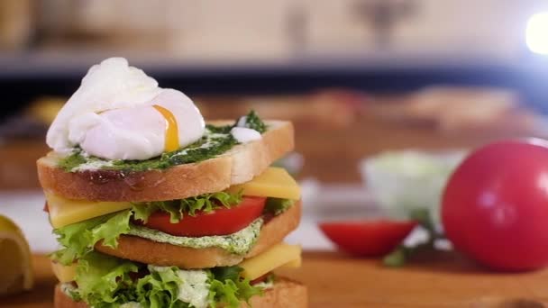 Cocinar Delicioso Sándwich Natural Para Desayuno Almuerzo Casa Cocina Tablero — Vídeos de Stock