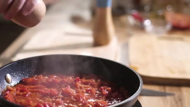 Gotowanie Sosu Pomidorowego Makaronu Szef Kuchni Pracuje Kuchni Restauracji Sole — Wideo stockowe